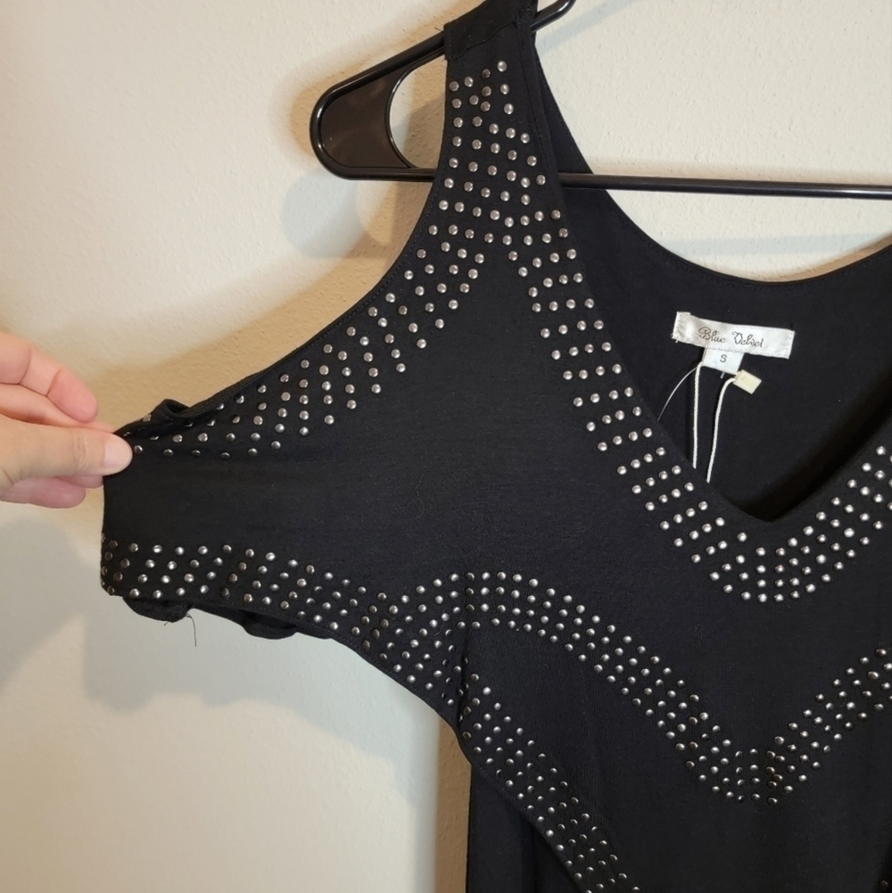 Blue Velvet NWT Black Studded Cold Shoulder top Size small - Picture 3 of 8